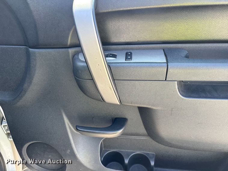image for item ER7591 2011 Chevrolet Silverado 1500 Ext. Cab pickup truck