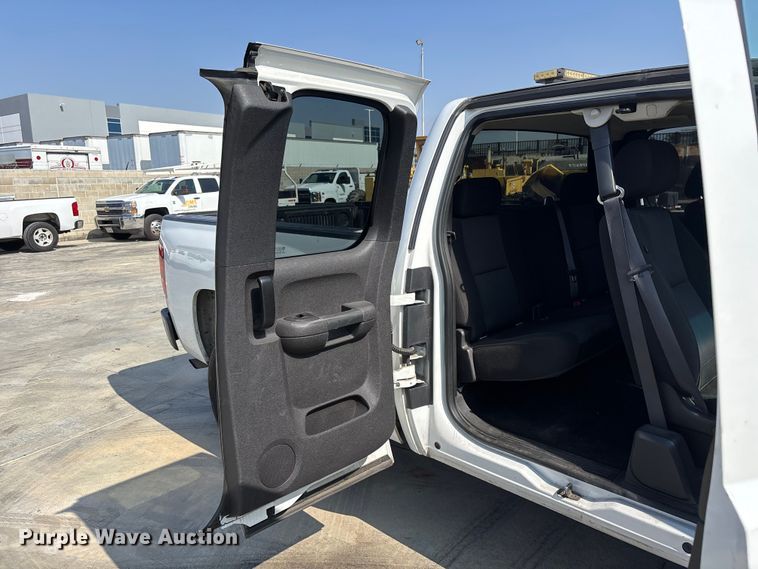 image for item ER7591 2011 Chevrolet Silverado 1500 Ext. Cab pickup truck