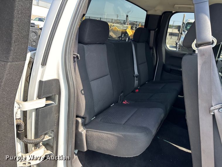 image for item ER7591 2011 Chevrolet Silverado 1500 Ext. Cab pickup truck
