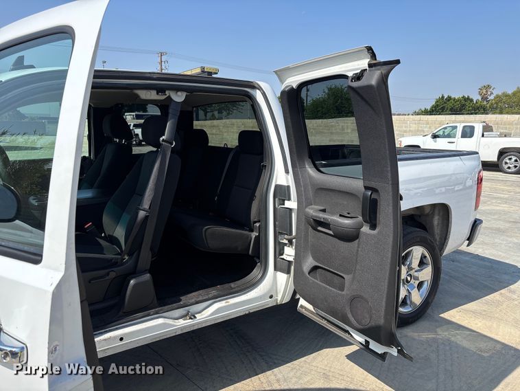 image for item ER7591 2011 Chevrolet Silverado 1500 Ext. Cab pickup truck
