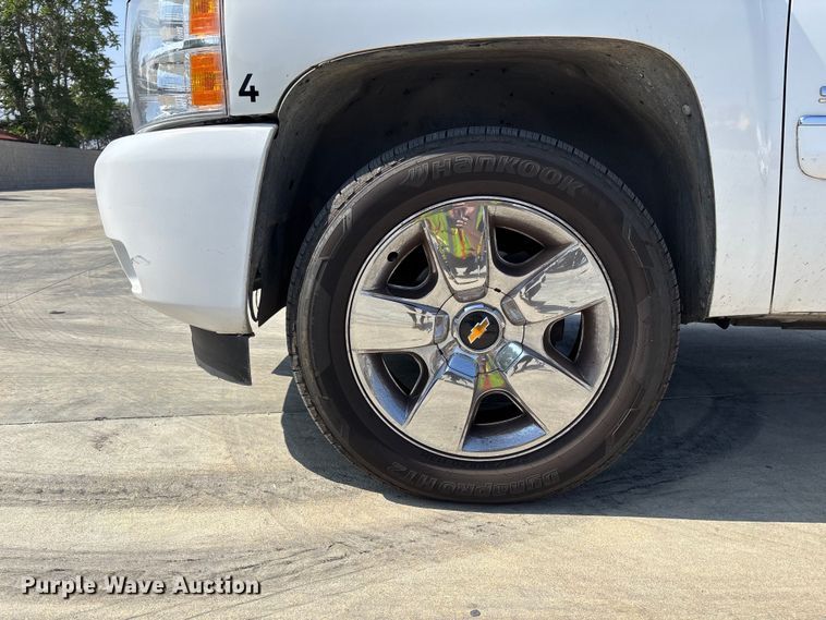 image for item ER7591 2011 Chevrolet Silverado 1500 Ext. Cab pickup truck