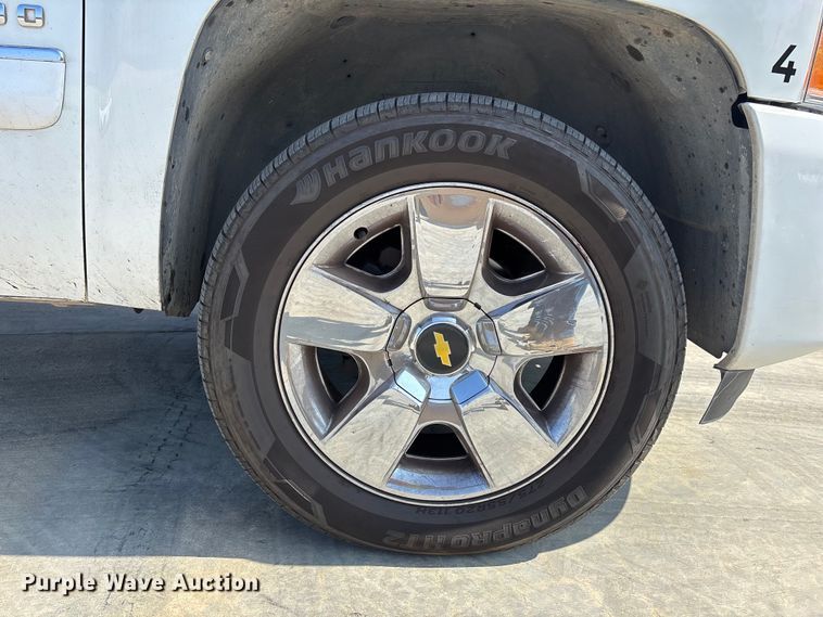 image for item ER7591 2011 Chevrolet Silverado 1500 Ext. Cab pickup truck