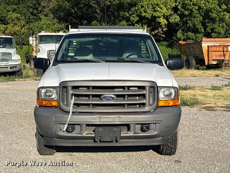 image for item ET0377 2001 Ford F250 Super Duty pickup truck