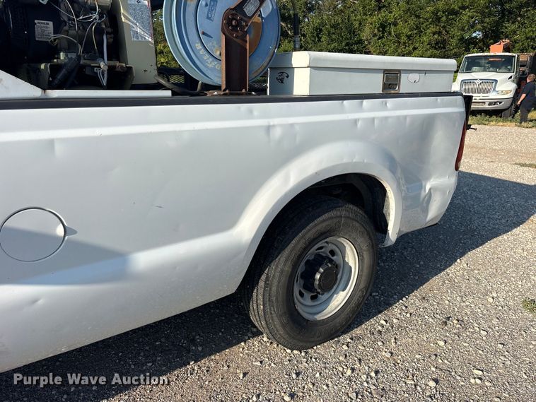 image for item ET0377 2001 Ford F250 Super Duty pickup truck