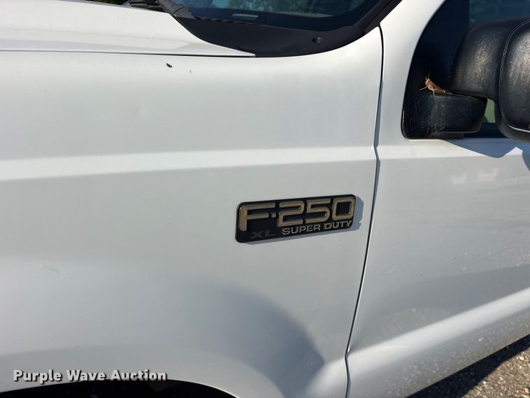 image for item ET0377 2001 Ford F250 Super Duty pickup truck
