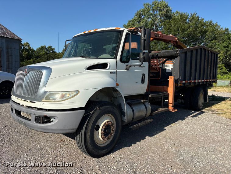 image for item ET0378 2014 International 4300 grapple truck