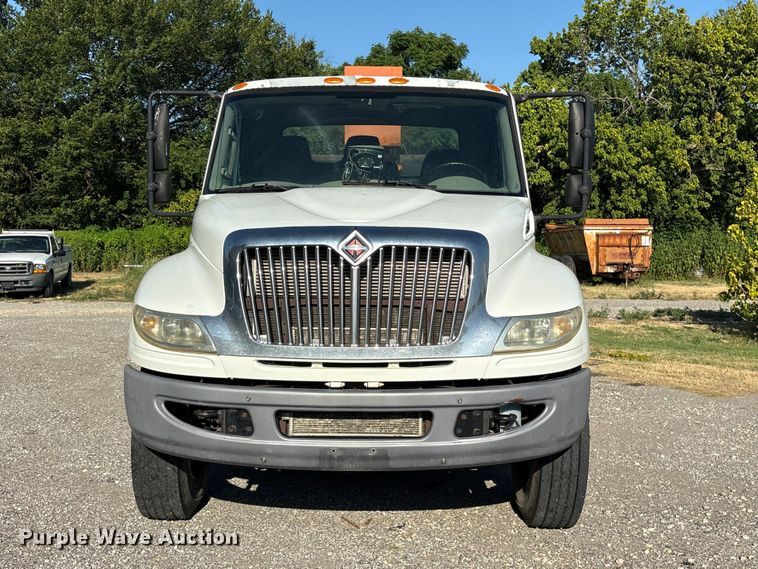 image for item ET0378 2014 International 4300 grapple truck