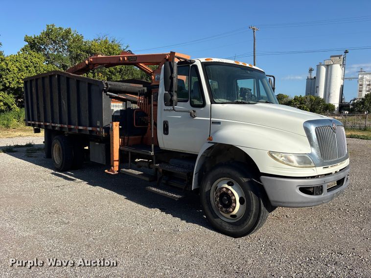 image for item ET0378 2014 International 4300 grapple truck