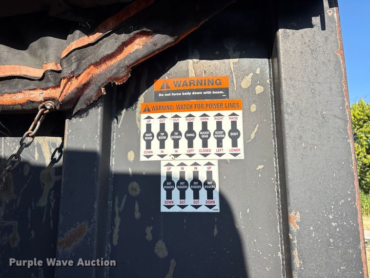 image for item ET0378 2014 International 4300 grapple truck