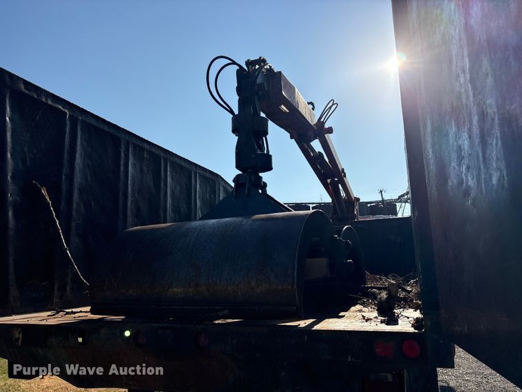 image for item ET0378 2014 International 4300 grapple truck