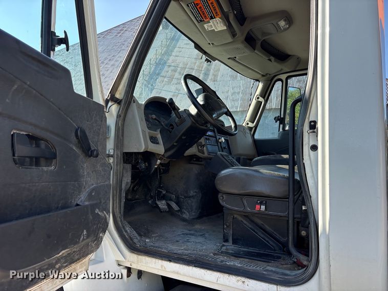 image for item ET0378 2014 International 4300 grapple truck