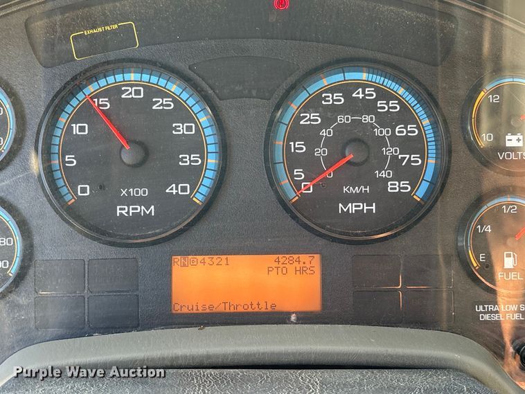 image for item ET0378 2014 International 4300 grapple truck