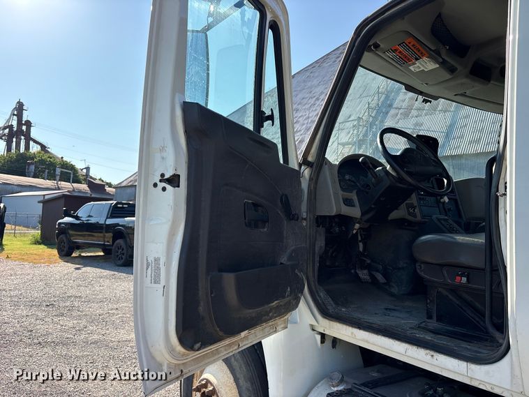 image for item ET0378 2014 International 4300 grapple truck