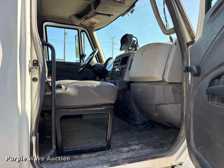 image for item ET0378 2014 International 4300 grapple truck