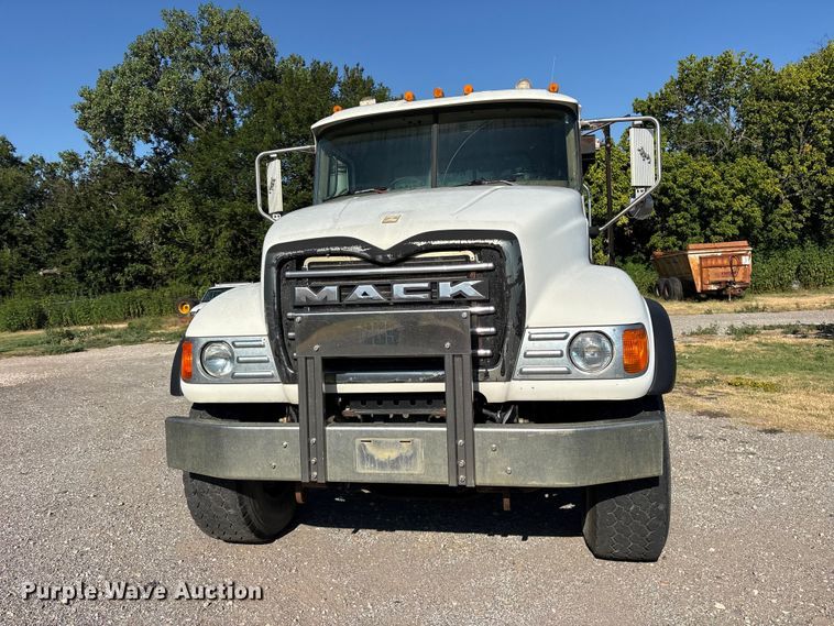 image for item ET0379 2007 Mack CV713 roll-off container truck