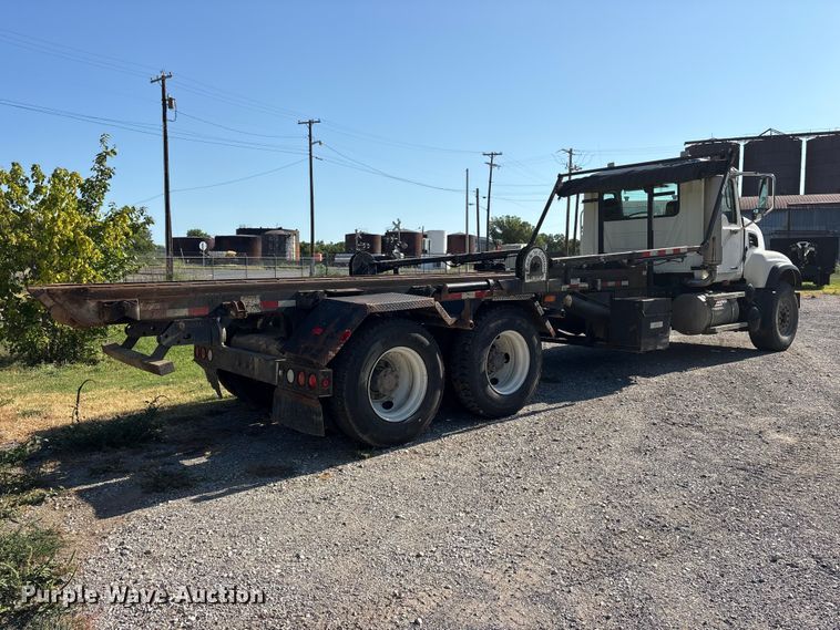 image for item ET0379 2007 Mack CV713 roll-off container truck