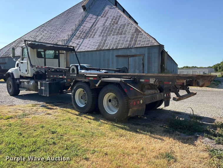image for item ET0379 2007 Mack CV713 roll-off container truck