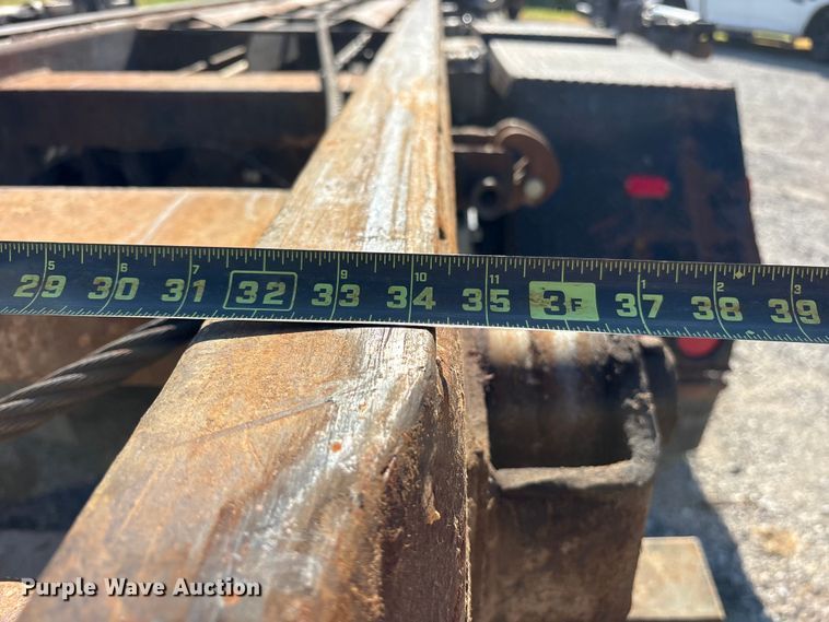 image for item ET0379 2007 Mack CV713 roll-off container truck