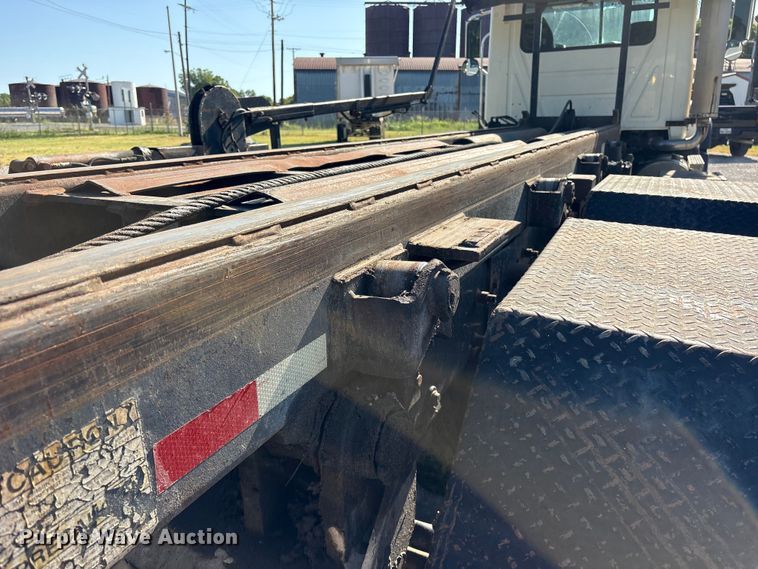 image for item ET0379 2007 Mack CV713 roll-off container truck
