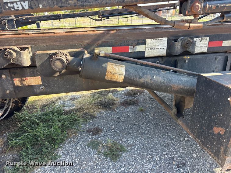 image for item ET0379 2007 Mack CV713 roll-off container truck