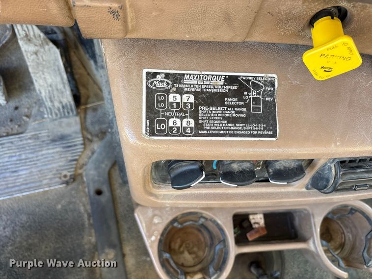 image for item ET0379 2007 Mack CV713 roll-off container truck