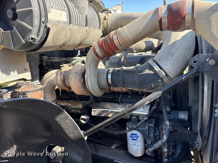 image for item ET0379 2007 Mack CV713 roll-off container truck