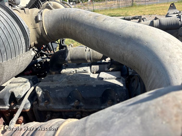 image for item ET0379 2007 Mack CV713 roll-off container truck