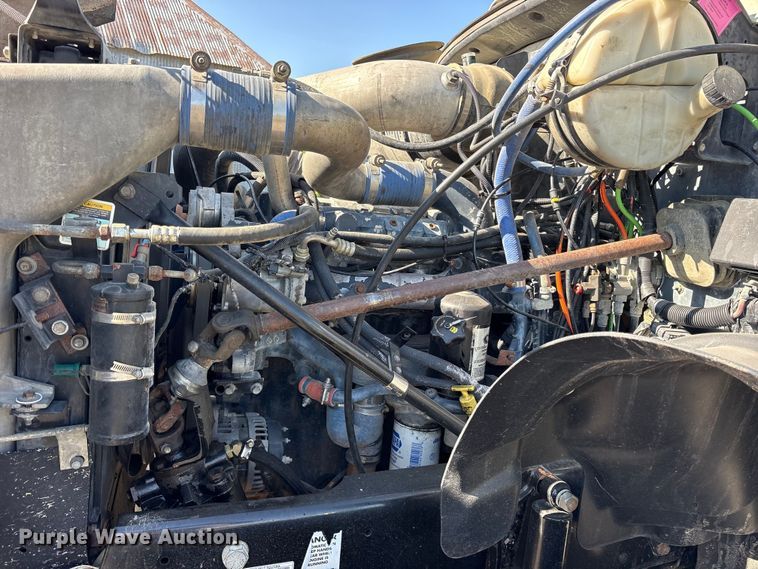image for item ET0379 2007 Mack CV713 roll-off container truck
