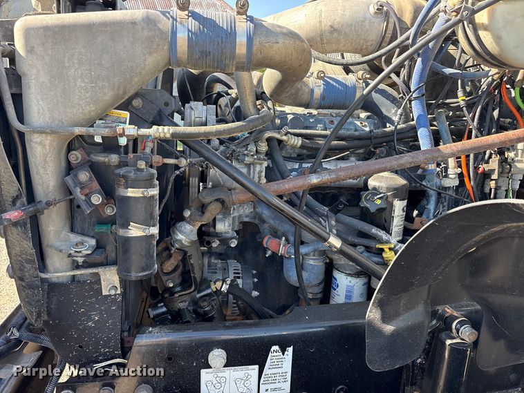 image for item ET0379 2007 Mack CV713 roll-off container truck