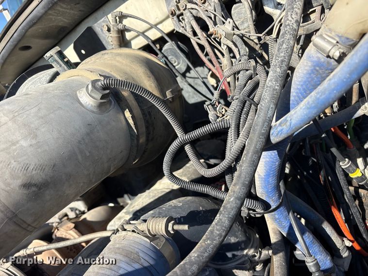 image for item ET0379 2007 Mack CV713 roll-off container truck