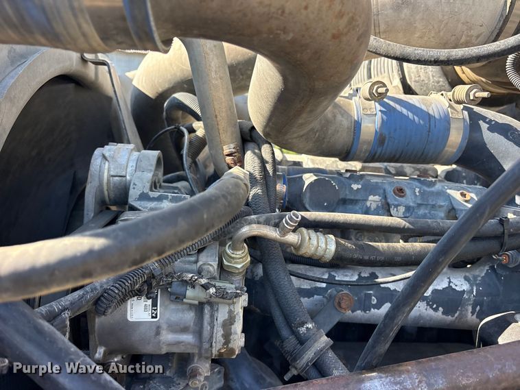 image for item ET0379 2007 Mack CV713 roll-off container truck