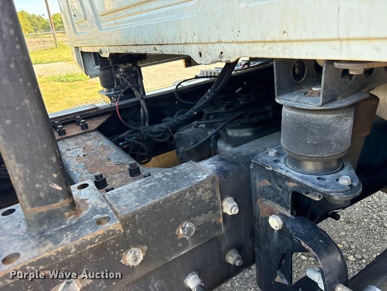 image for item ET0379 2007 Mack CV713 roll-off container truck