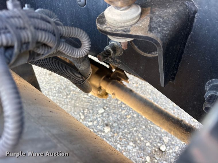 image for item ET0379 2007 Mack CV713 roll-off container truck