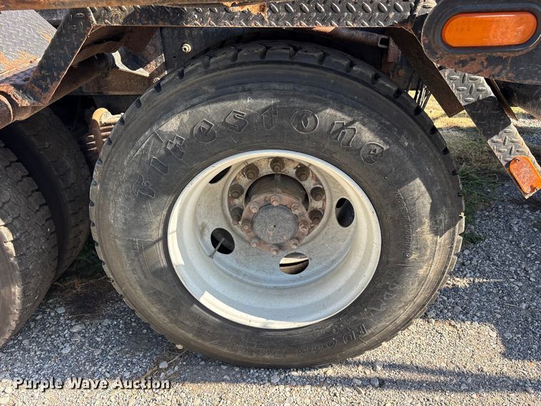 image for item ET0379 2007 Mack CV713 roll-off container truck