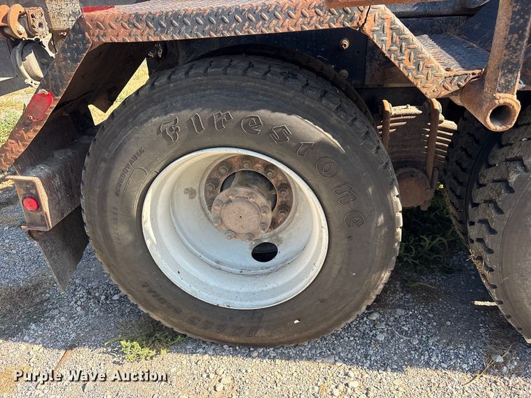 image for item ET0379 2007 Mack CV713 roll-off container truck