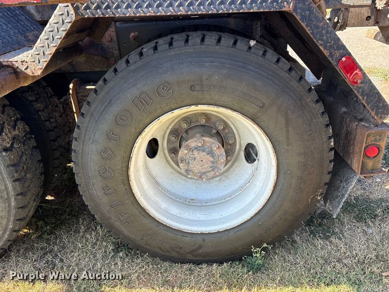 image for item ET0379 2007 Mack CV713 roll-off container truck