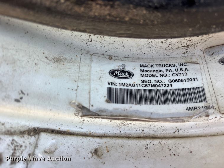 image for item ET0379 2007 Mack CV713 roll-off container truck