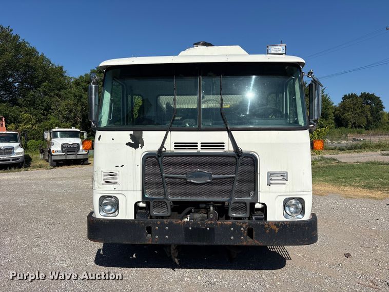 image for item ET0381 2013 Autocar Xpeditor refuse truck