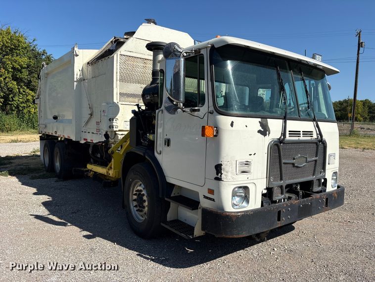 image for item ET0381 2013 Autocar Xpeditor refuse truck