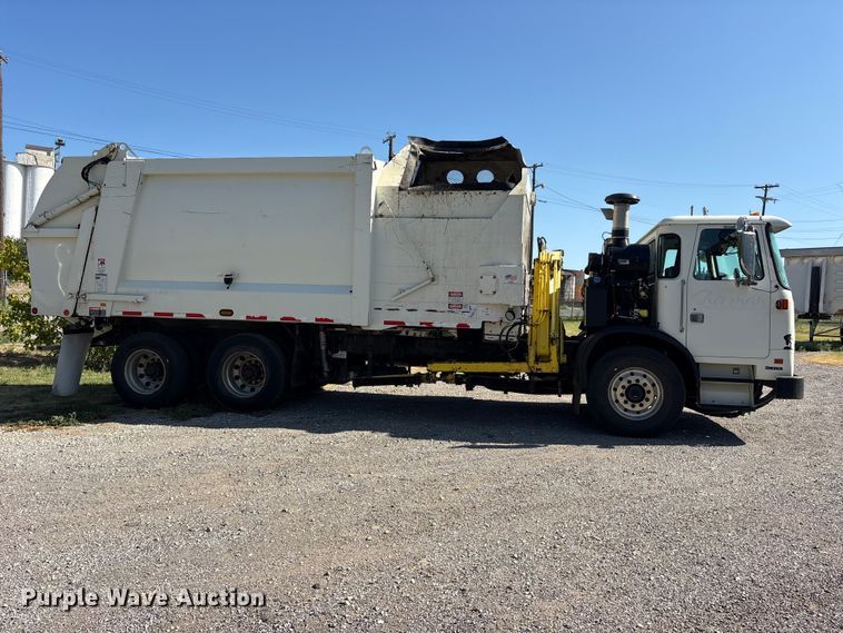 image for item ET0381 2013 Autocar Xpeditor refuse truck