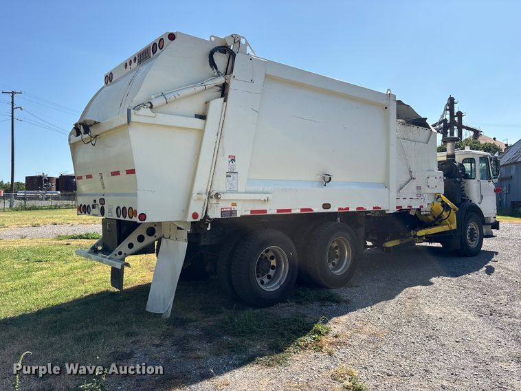 image for item ET0381 2013 Autocar Xpeditor refuse truck