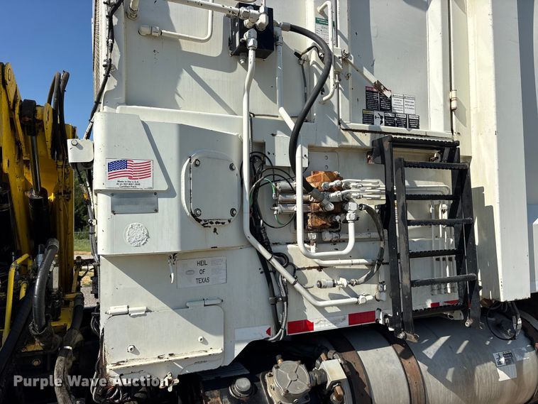 image for item ET0381 2013 Autocar Xpeditor refuse truck