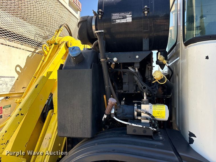 image for item ET0381 2013 Autocar Xpeditor refuse truck