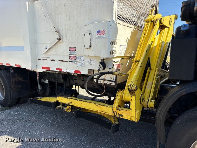 image for item ET0381 2013 Autocar Xpeditor refuse truck