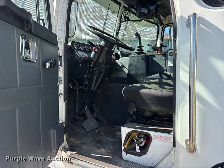 image for item ET0381 2013 Autocar Xpeditor refuse truck