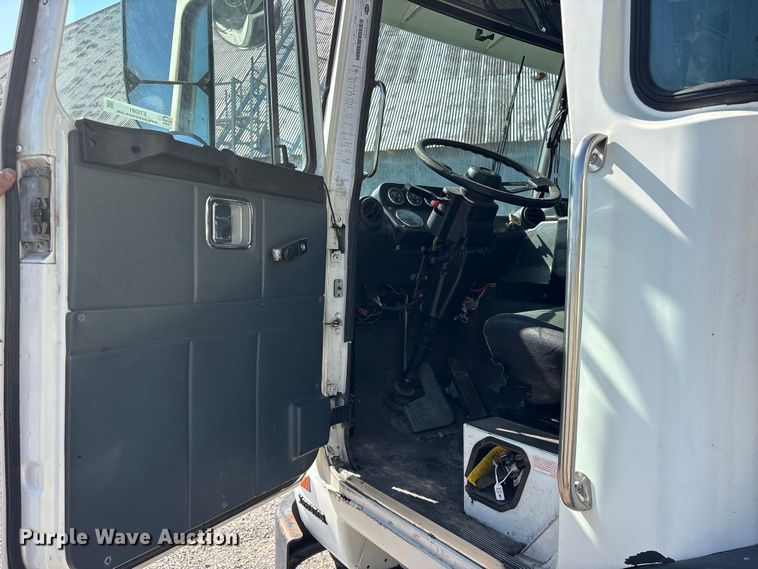 image for item ET0381 2013 Autocar Xpeditor refuse truck