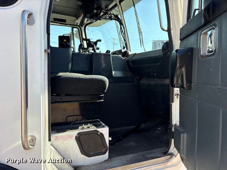 image for item ET0381 2013 Autocar Xpeditor refuse truck