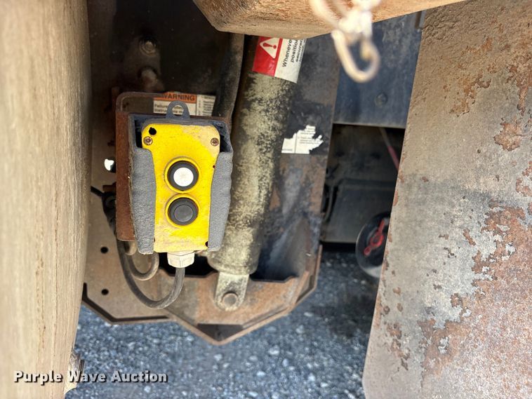 image for item ET0381 2013 Autocar Xpeditor refuse truck