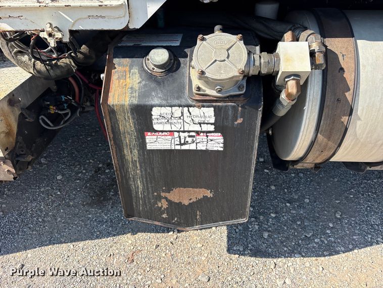 image for item ET0381 2013 Autocar Xpeditor refuse truck