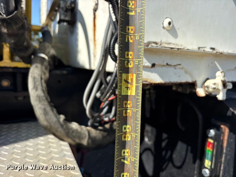 image for item ET0381 2013 Autocar Xpeditor refuse truck